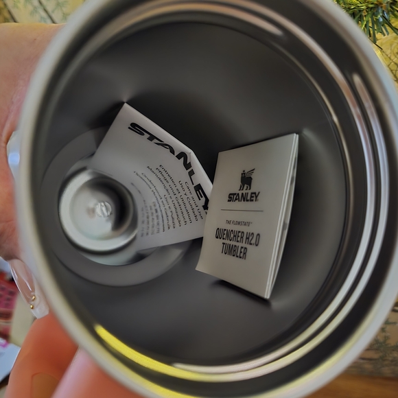 Stanley Quencher H2.0 Tumbler in Peach - Picture 5 of 6